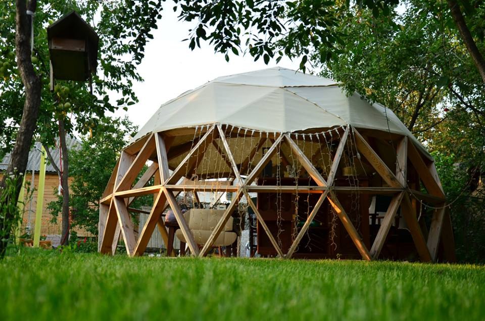 Деревянный шатер-кафе